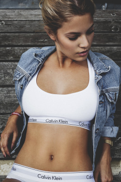 gentscartel:  Luise in Calvins // GC