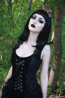 gothicandamazing:  Model: © Obsidian KerttuDress: