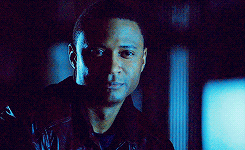 aprilkepners-archive:  arrow meme:  [5/6] characters: john diggle  