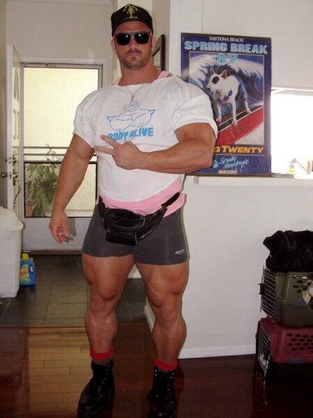 musclemechanic:  Who belongs to those legs? 