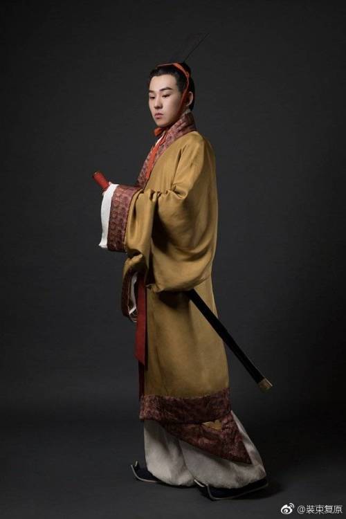 oliverhaze:The Restoration of Traditional Chinese clothing/Hanfu of Han Dynasty from裝束復原團隊（中國裝束復原小組）