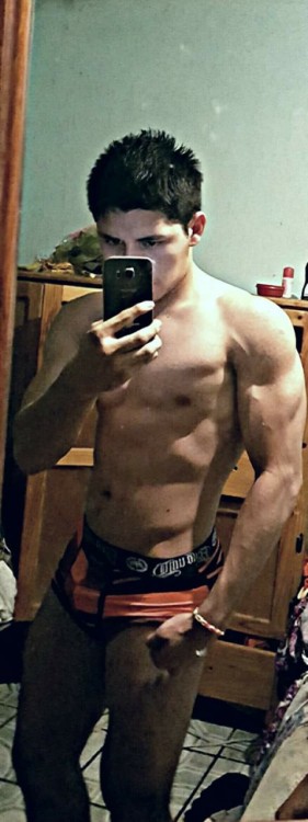 chavossexyscasero: Me acaban de mandar 2 vídeos nuevos de este bizcocho Erwin David Maldonado