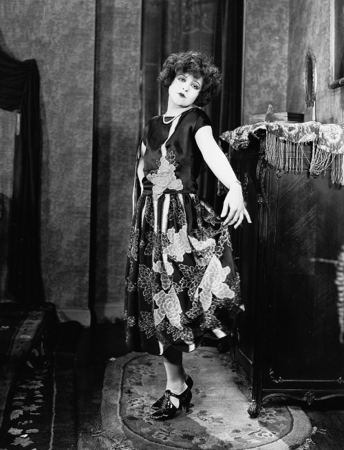 missclarabow:  Clara Bow, circa 1925.