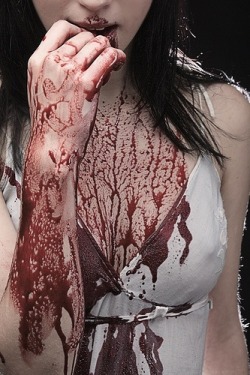 fuckyeahbloodychicks:  .