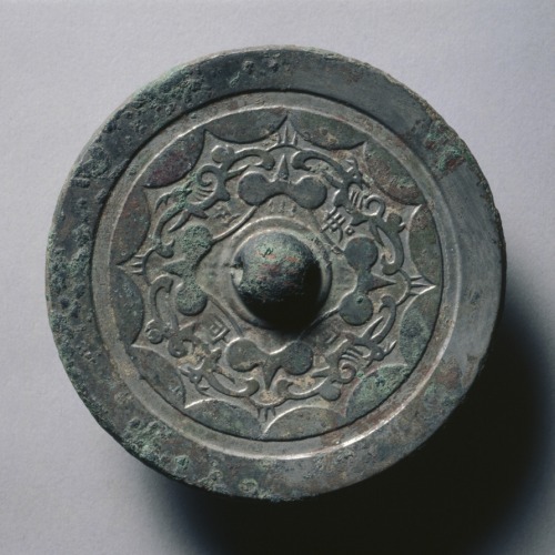 Mirror with Quatrefoil and Linked Arcs, early 1st-early 3rd century, Cleveland Museum of Art: Chines