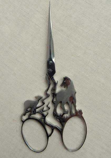 stitchingsanity:via “The Wolf and the Lamb” Aesop’s fable scissors | The French Needle Wish I could 