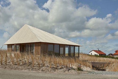 house in the dunes ~ unknown architects | photos © mwa hart nibbrig