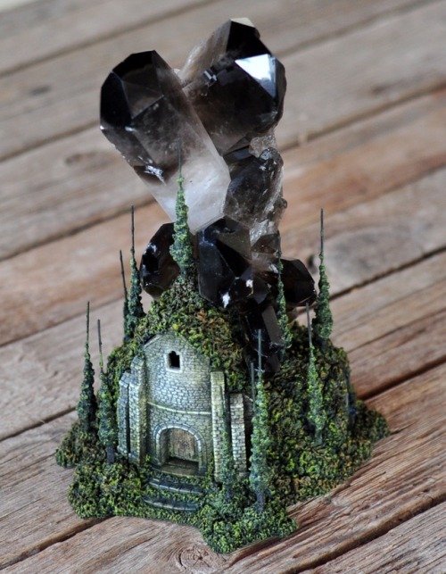 ketchupzombie: sosuperawesome: Sculptures and Jewelry, by Umay Design on Etsy See our ‘crystal