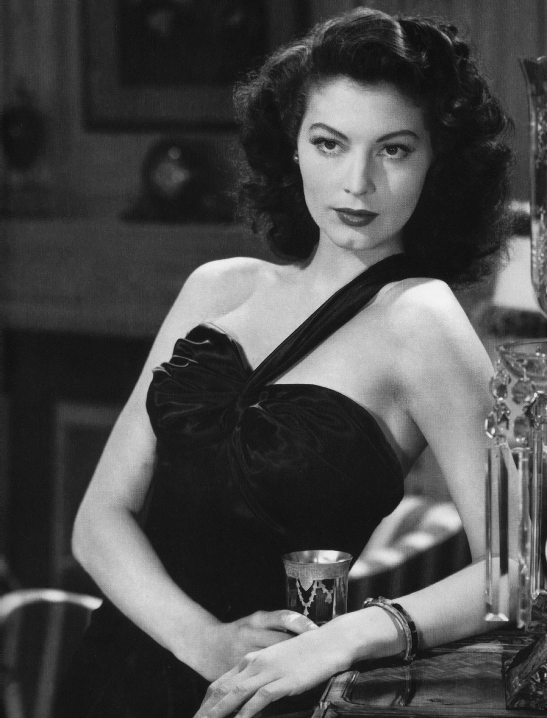 moderngrease:  Oh Ava ! Ava Gardner - Raven haired beauty