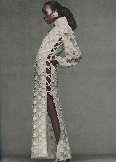 indypendent-thinking:
“ Naomi Sims for Harper’s Bazaar, December 1968
”