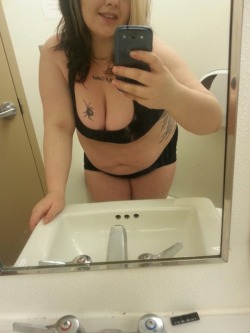 chubby-bunnies:  Krissy..25, size 20, Ontario/CanadaIt