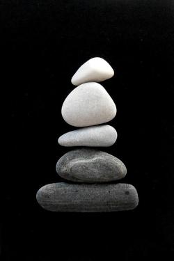 artizan3:  pebble-art-balance-ioanna-papanikolaou 