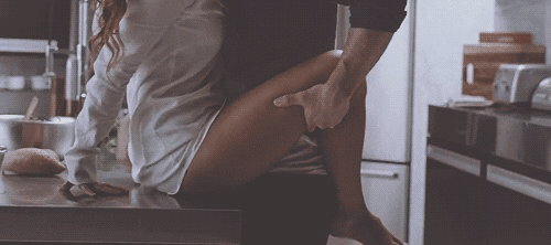 power-and-glory:  touch my body… 💖