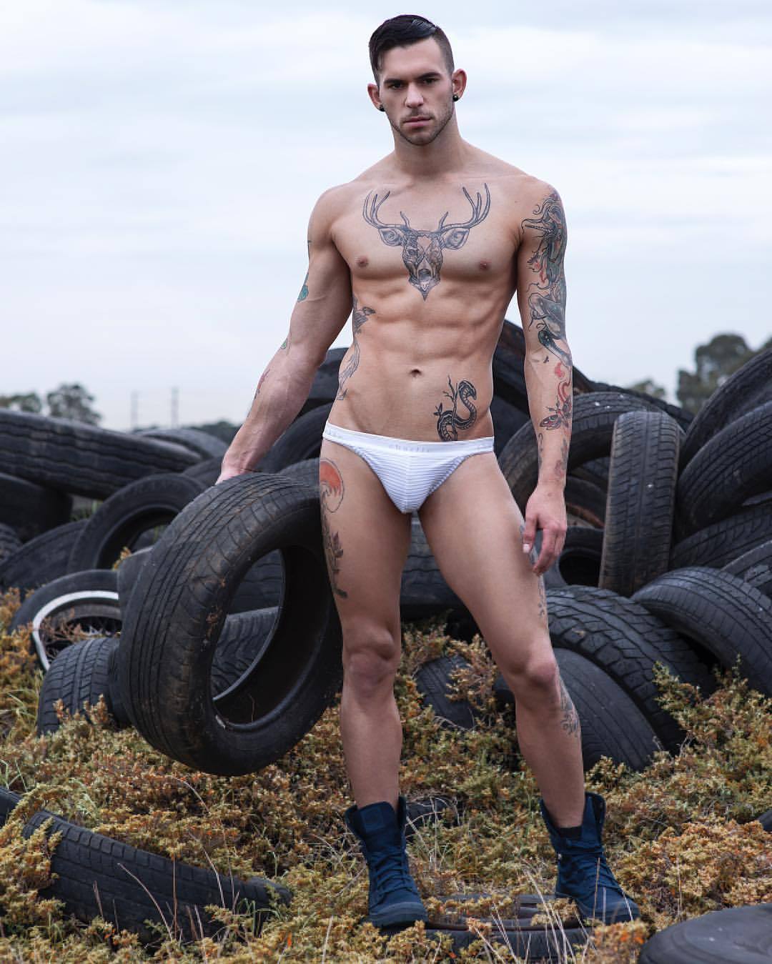 theofficialtro:  “Tyred” by @shotography wearing @charliebymz #charliefan #crossfit