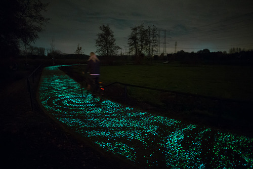 asylum-art:  Daan Roosegaarde&rsquo;s glowing  Van Gogh cycle path to open in