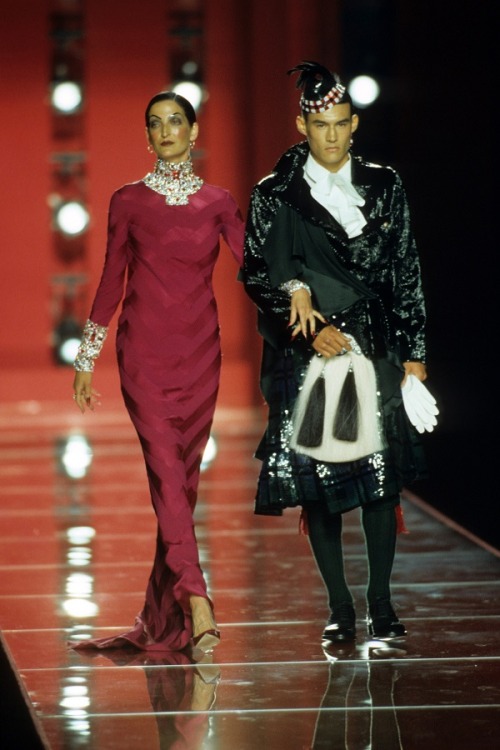 sartorialadventure:Christian Dior, fall 2000 haute couture (click to enlarge)