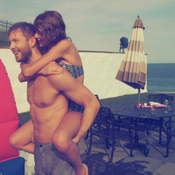 celebgosspb:  Taylor Swift enjoys a piggyback ride from a shirtless Calvin Harris http://wp.me/p35ujW-1hR