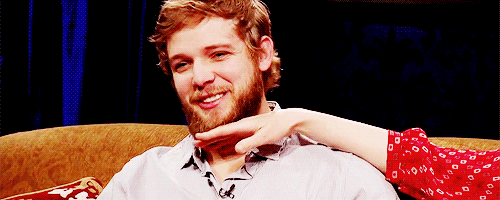 maxthieriot:  Vera stroking Max’s beard  qe dlç 