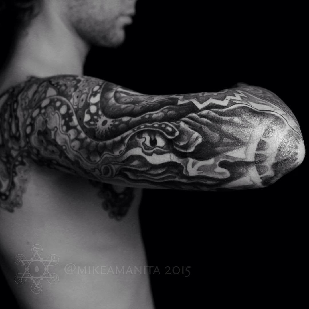 mike-amanita:  #octopus | details of sleeve | #mikeamanita #dotwork #tattoo