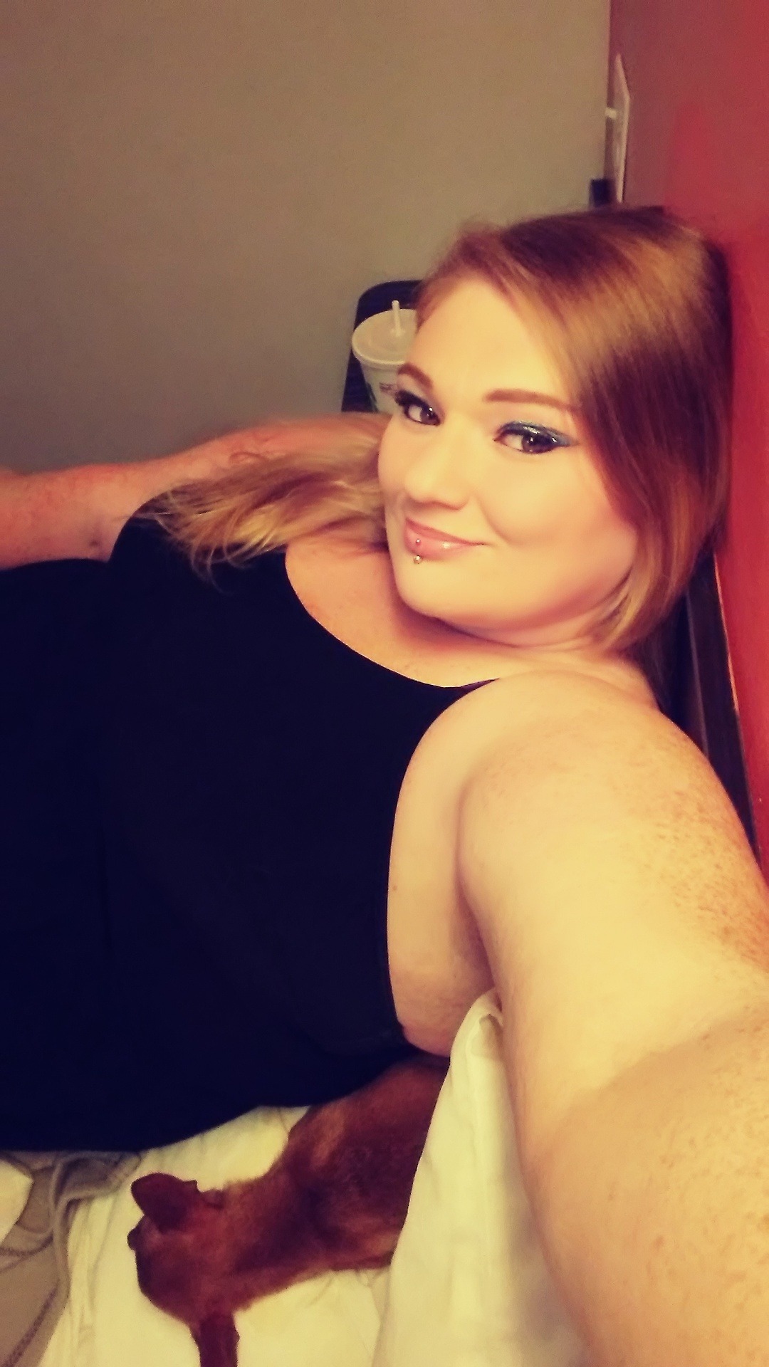 bigbeautifulbombshell87:  Just hangin at the telly…