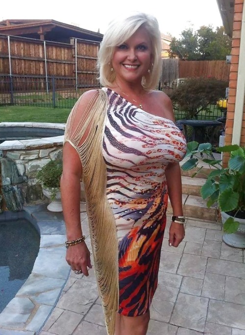 taterboy65:bloomerfish1: HOT OLD GILF…WOULD YOU? YESSSSS !!!! !!! Absolutely gorgeous.Yes i would