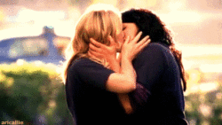 couleysanatomy:  happy birthday to the totally heterosexual jessica capshaw. 