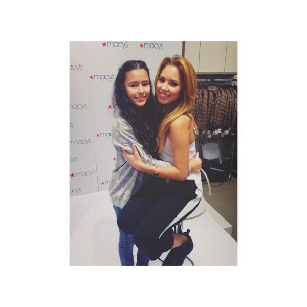 mizzjasminevillegasnewz:  Jasmine v With A fan