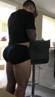 que-culo-miguel:  masculine-man-meat:  I really wanna eat and beat his booty like I love him  Love this guys ass