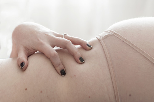 therelevantflesh:  To start loving my body, I started by treating it gently. Caressing it, feeling it. Not as a way to look for flaws. But simply to connect. 