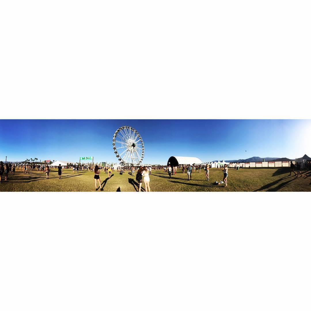 Never wanna leave 😍  #coachella2018 #coachellaweekend2 #ferriswheel #leighbeetravel