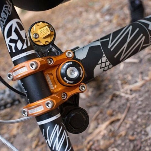 hopetech: Ever the man for style, @vinknico has a fresh new ride equipped with orange Hope component