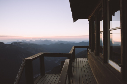 Hiking around Mount Rainier at Twilight with Katie || IG: BToneVibes