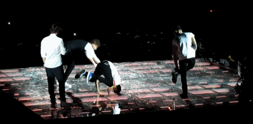stylinz:  Louis and Liam handstand 