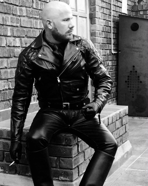 leatherbikerrider: man-into-boots:sexy