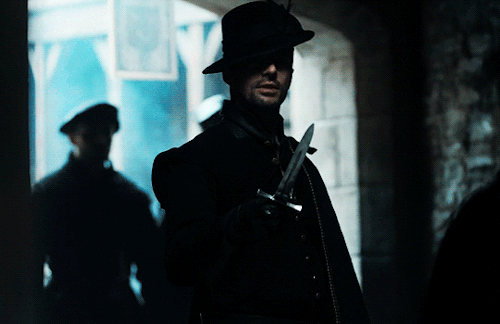 adowgifs: Matthew Goode as Matthew Clairmont in A Discovery of Witches 2.02 Woo way to make elizabet
