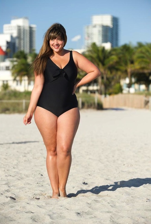 Sex curveappeal:   Denise Bidot  42 inch bust, pictures