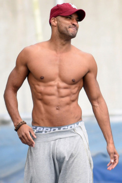 shirtlessmalecelebs:  Ricky Whittle