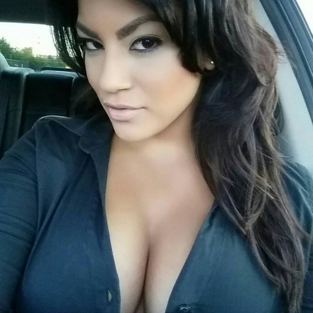 Pura belleza natural. This woman right here!!!! I&rsquo;m still waiting on an