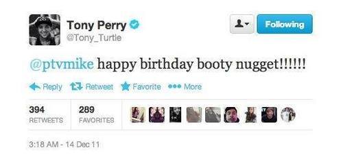 kittyquinnbostwick69:  sleepingwiththekings:  IM.DYING  i jUST FELL OFF MY CHAIR