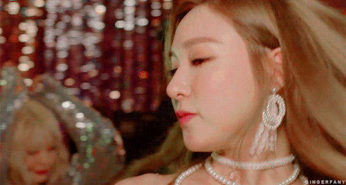 gingerfany:holiday night’s 2nd teaser with dancing pink lover hwang