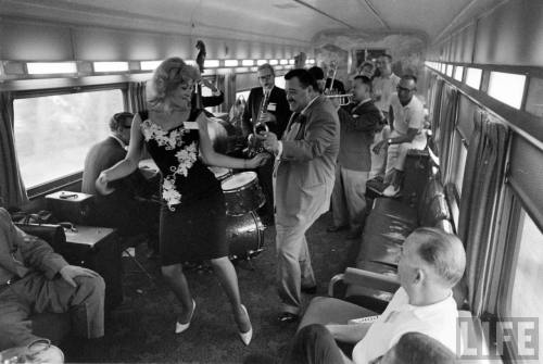 Aboard The Great Gleason Express(Allan Grant. 1962)