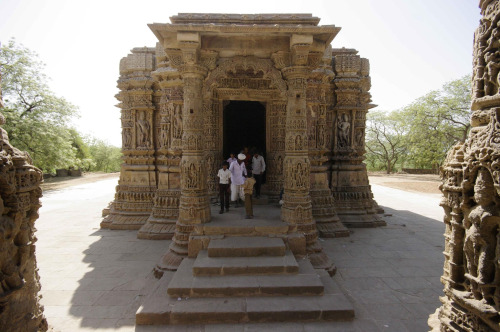 ancientart: The Sun Temple at Modhera in Gujarat, India, erected by king Bhim Dev I.  The Solankis, who ruled Gujarat and Rajasthan, were avid temple builders. Despite principally worshiping Shiva, they claimed lineage from Pandu, thus through