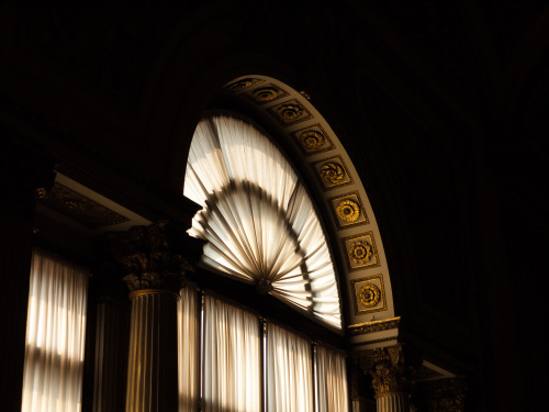 frankmorss:Taken inside The Uffizi GalleryInstagram