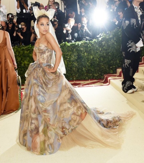 lofatamus:Ariana Grande in Vera Wang at 2018’s Met Gala