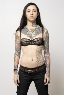 inked-girls-all-day:  chicksandchoppers:  Sexy!  Damn I love Gogo. 