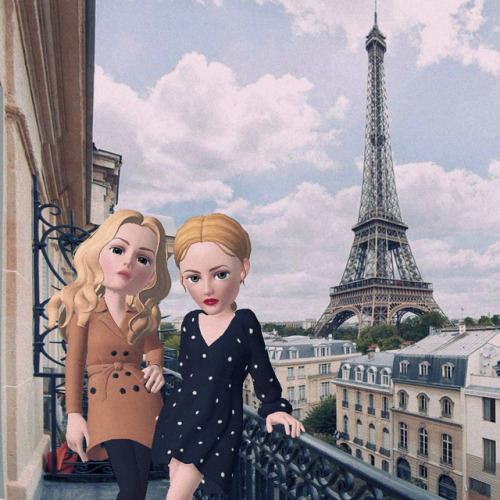 Delphine and Aurora in Paris