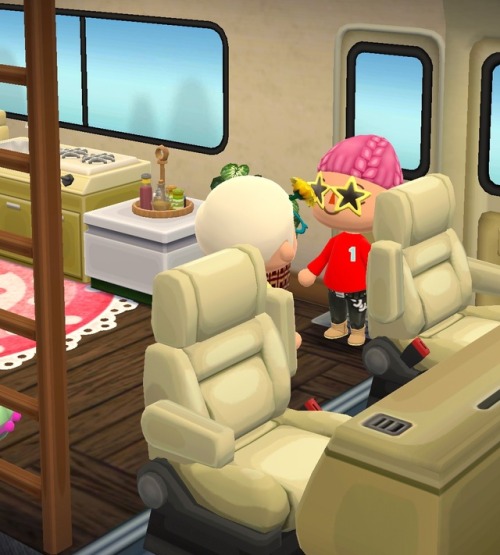 bussytwink:chipsprites:I went into this person’s camper and upstairs they had just a handbag in a ca