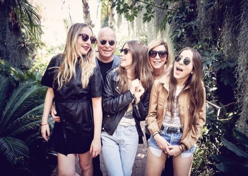 haimtheblog:haimtheband: thanks mom and dad for being the real winners last night on HAIM TIMEE