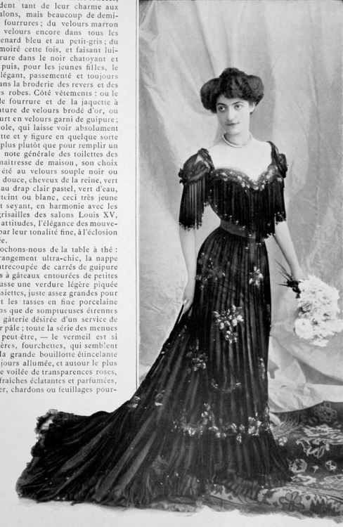 Ball gown by Redfern, Les Modes January 1903. Photo by Reutlinger.