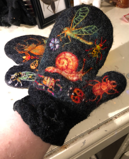 ink-the-artist:I felted mittens…with BUGS